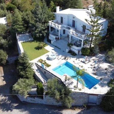 Marine'S Lux Villa:Golden Sunset Kalamata Exterior photo