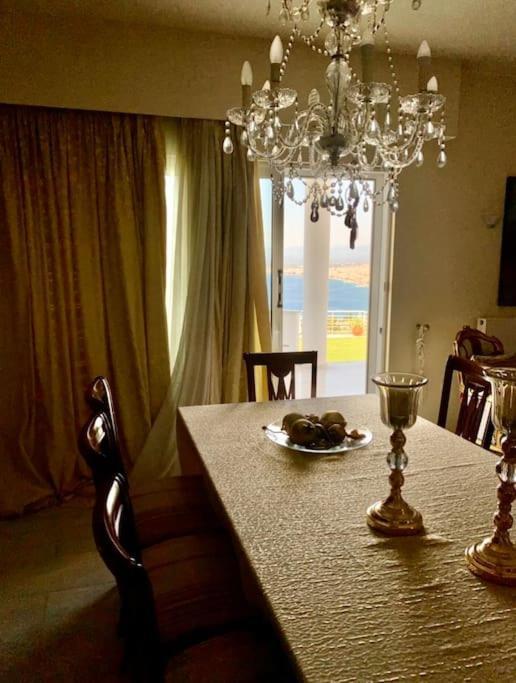 Marine'S Lux Villa:Golden Sunset Kalamata Exterior photo