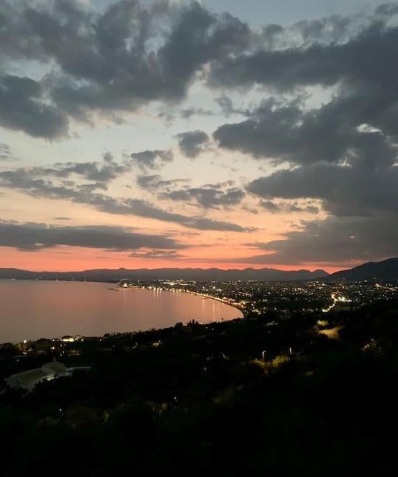 Marine'S Lux Villa:Golden Sunset Kalamata Exterior photo
