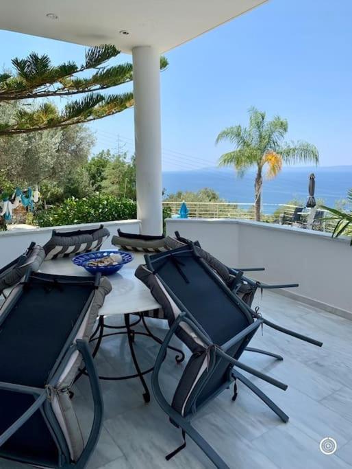 Marine'S Lux Villa:Golden Sunset Kalamata Exterior photo